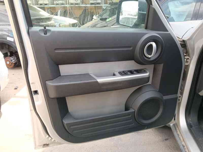 Recambio de guarnecido puerta delantera izquierda para dodge nitro 2.8 crd 4wd referencia OEM IAM   