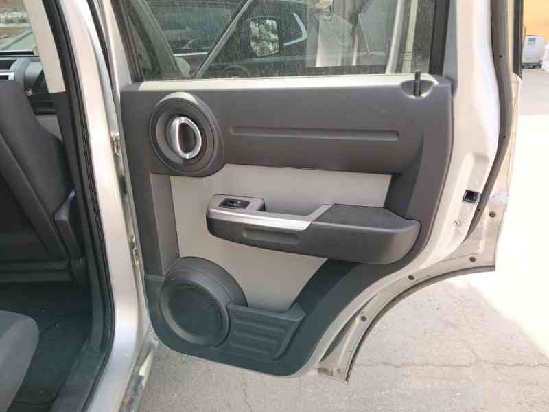 Recambio de guarnecido puerta trasera derecha para dodge nitro 2.8 crd 4wd referencia OEM IAM   