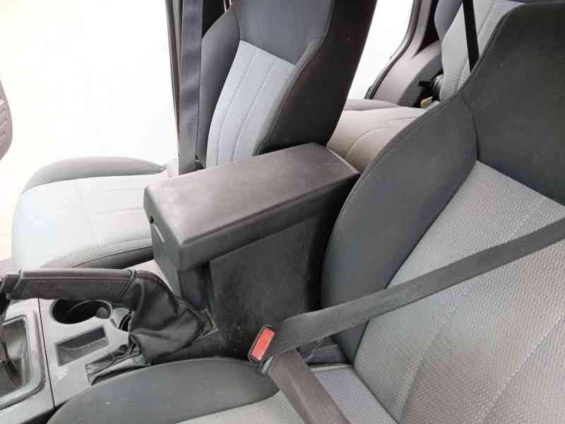 Recambio de apoyabrazos central para dodge nitro 2.8 crd 4wd referencia OEM IAM   