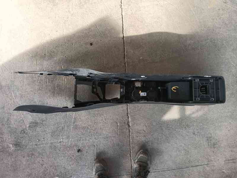 Recambio de apoyabrazos central para skoda octavia iv (nx3, nn3, pv3) 1.5 tsi referencia OEM IAM   