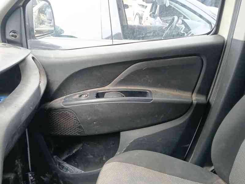 Recambio de guarnecido puerta delantera derecha para fiat doblo cargo (263_) 1.3 d multijet (263wxu1a) referencia OEM IAM   