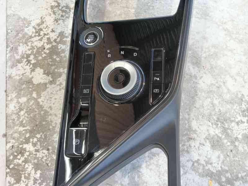 Recambio de consola central para kia niro ii (sg2) 1.6 gdi plug-in hybrd referencia OEM IAM   