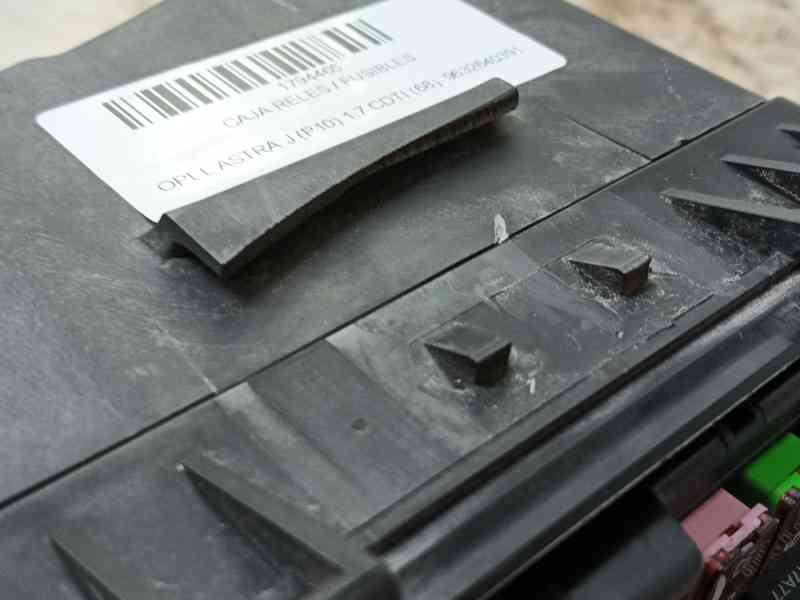 Recambio de caja reles / fusibles para opel astra j (p10) 1.7 cdti (68) referencia OEM IAM 13318784 1110034ab 