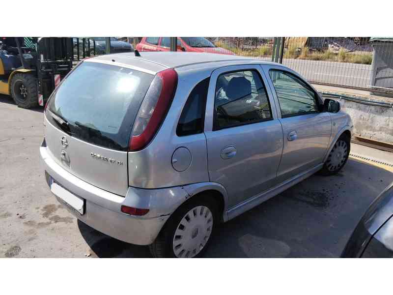 opel corsa c (x01) del año 2001