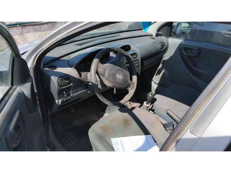 opel corsa c (x01) del año 2001