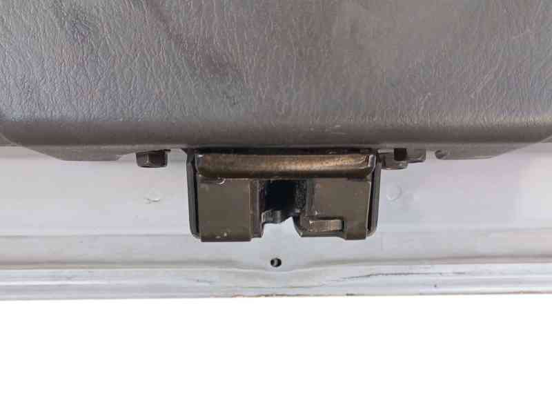 Recambio de porton trasero para mazda premacy (cp) 2.0 td referencia OEM IAM CB0162020K  