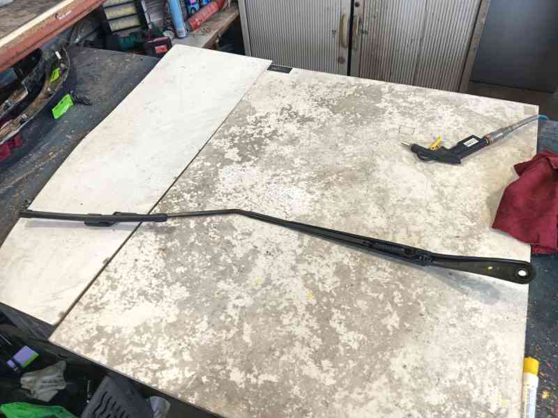 Recambio de brazo limpia delantero derecho para renault clio v (b7_) 1.6 e-tech 145 (b7mu) referencia OEM IAM   