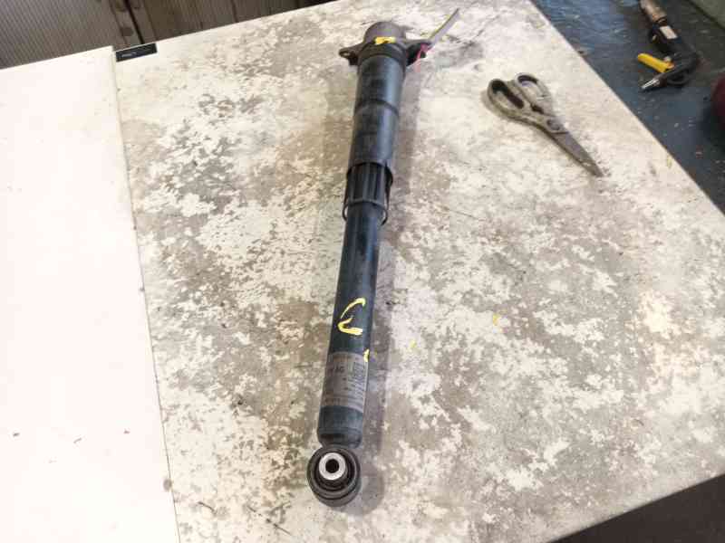Recambio de amortiguador trasero izquierdo para skoda octavia iv (nx3, nn3, pv3) 1.5 tsi referencia OEM IAM   