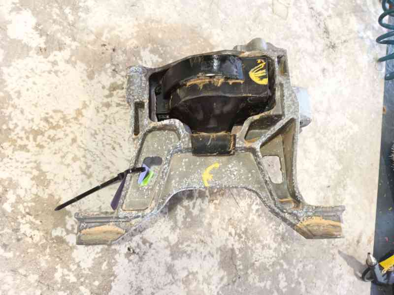 Recambio de soporte motor delantero derecho para mazda 3 hatchback (bp) 2.0 skyactiv-g (bp5h, bp6h) referencia OEM IAM   