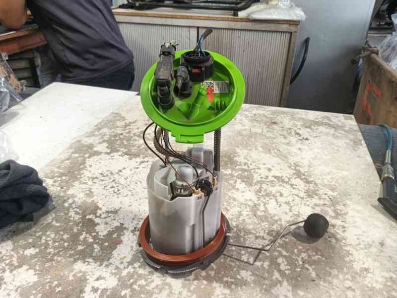 Recambio de bomba combustible para skoda fabia iv (pj3) 1.5 tsi referencia OEM IAM 04E127027N / 5Q0919087T  