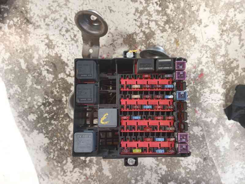 Recambio de caja reles / fusibles para ford transit courier b460 monospace 1.5 tdci referencia OEM IAM   