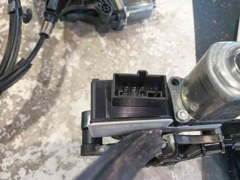 Recambio de elevalunas trasero derecho para seat ateca (kh7, khp) 1.0 tsi referencia OEM IAM 575839462A  