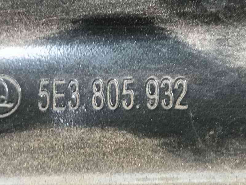 Recambio de soporte faro derecho para skoda octavia iv (nx3, nn3) 1.4 tsi iv referencia OEM IAM 5E3805932A 5E3805932 