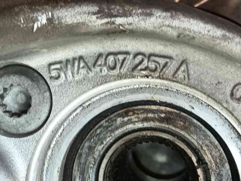 Recambio de mangueta delantera izquierda para skoda octavia iv (nx3, nn3) 1.4 tsi iv referencia OEM IAM   
