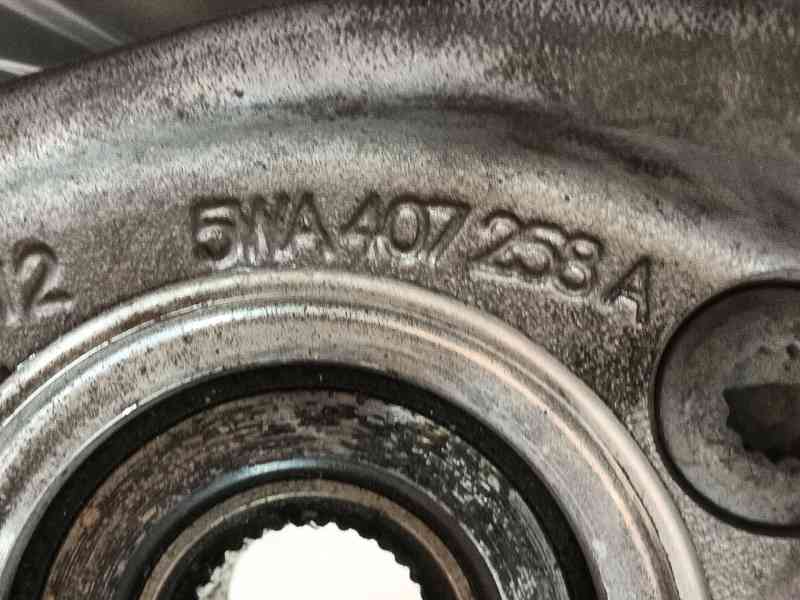 Recambio de mangueta delantera derecha para skoda octavia iv (nx3, nn3) 1.4 tsi iv referencia OEM IAM   
