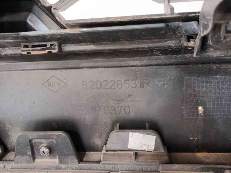 Recambio de paragolpes delantero para dacia sandero iii 1.0 tce 90 referencia OEM IAM   