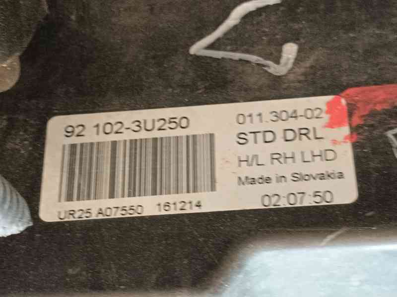 Recambio de faro derecho para kia sportage iii (sl) 1.6 gdi referencia OEM IAM 921023W120  