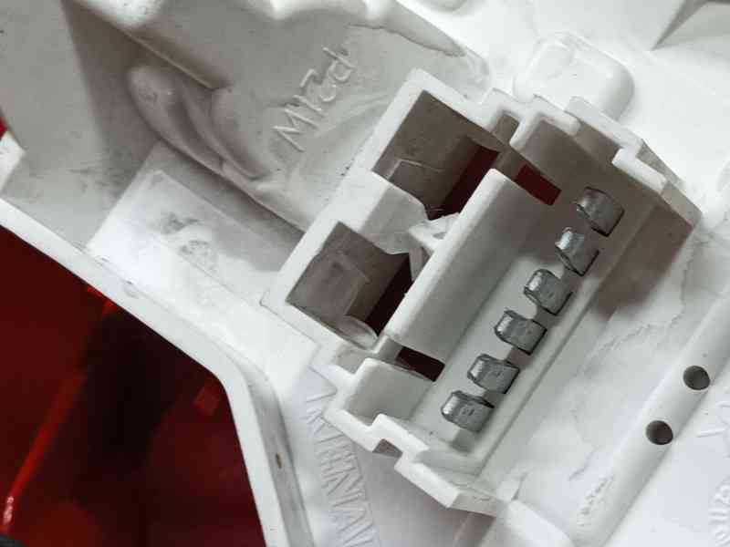 Recambio de piloto trasero izquierdo para renault megane ii sedán (lm0/1_) 1.5 dci (lm1f) referencia OEM IAM   