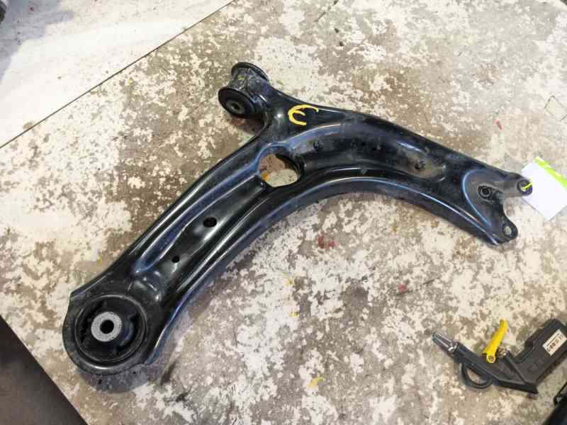 Recambio de brazo suspension inferior delantero derecho para seat ateca (kh7, khp) 1.0 tsi referencia OEM IAM 3Q0407152S  