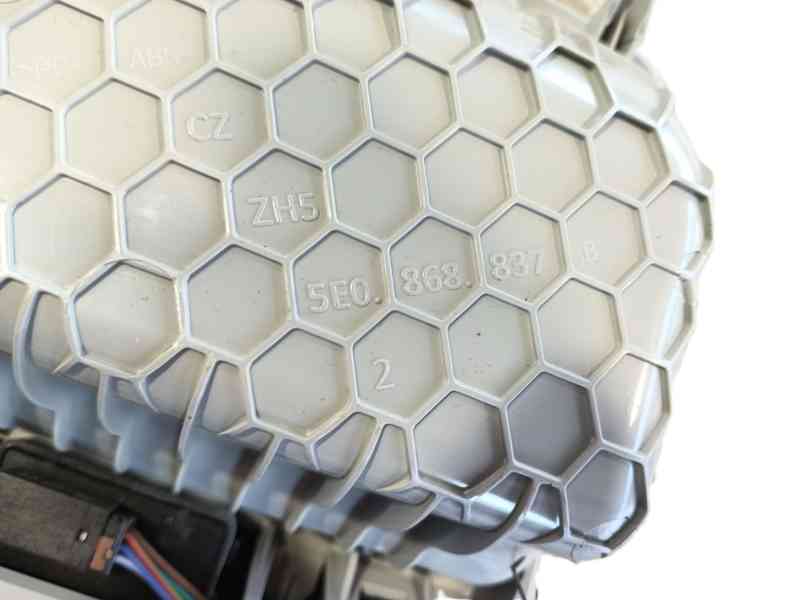 Recambio de luz interior delantera central para seat ateca (kh7, khp) 1.0 tsi referencia OEM IAM 5F0947105ARWRC / 1K0947105PY20 