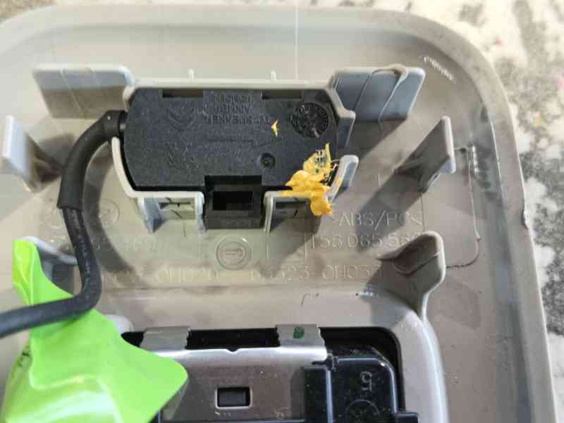Recambio de luz interior delantera central para peugeot 108 1.0 vti 72 referencia OEM IAM 6362P3  