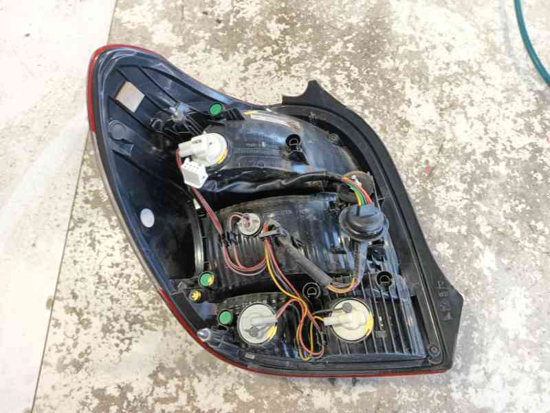 Recambio de piloto trasero derecho para peugeot 108 1.0 vti 72 referencia OEM IAM B001031180  
