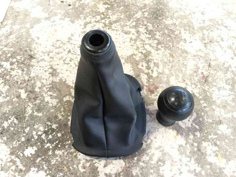 Recambio de pomo palanca cambio para peugeot 108 1.0 vti 72 referencia OEM IAM 1611534980  