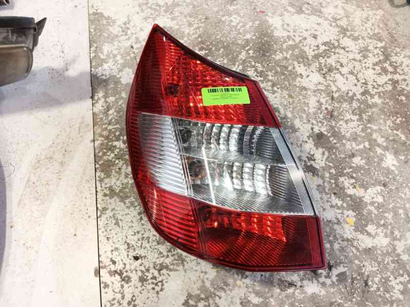 Recambio de piloto trasero izquierdo para renault scénic ii (jm0/1_) 1.5 dci (jm02, jm13) referencia OEM IAM 8200127704  