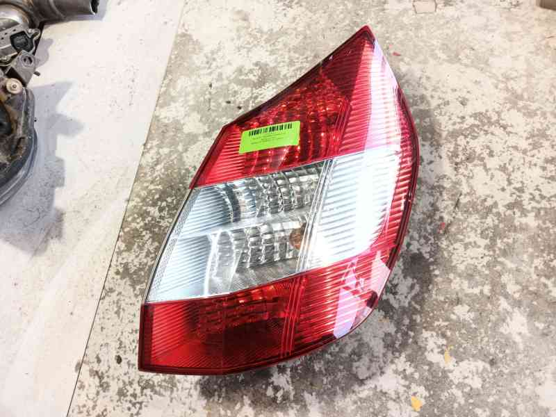 Recambio de piloto trasero derecho para renault scénic ii (jm0/1_) 1.5 dci (jm02, jm13) referencia OEM IAM 8200127702  