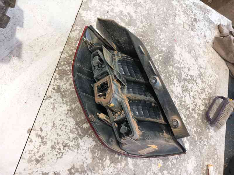 Recambio de piloto trasero derecho para renault scénic ii (jm0/1_) 1.5 dci (jm02, jm13) referencia OEM IAM 8200127702  