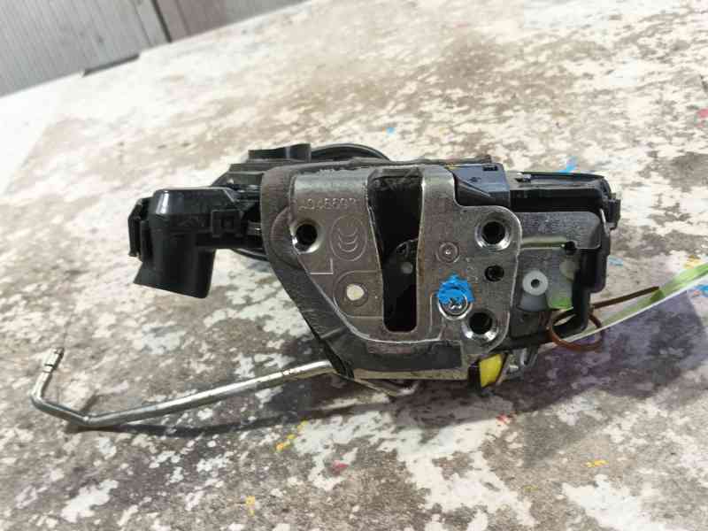 Recambio de cerradura puerta delantera izquierda para toyota verso (_r2_) 2.0 d-4d (aur20_) referencia OEM IAM 6904002210  