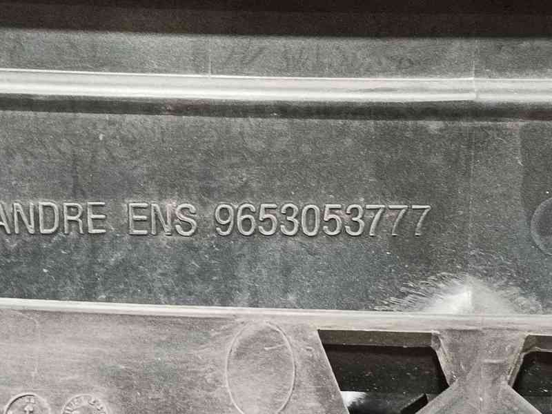 Recambio de rejilla delantera para citroën c3 i (fc_, fn_) 1.1 i referencia OEM IAM   