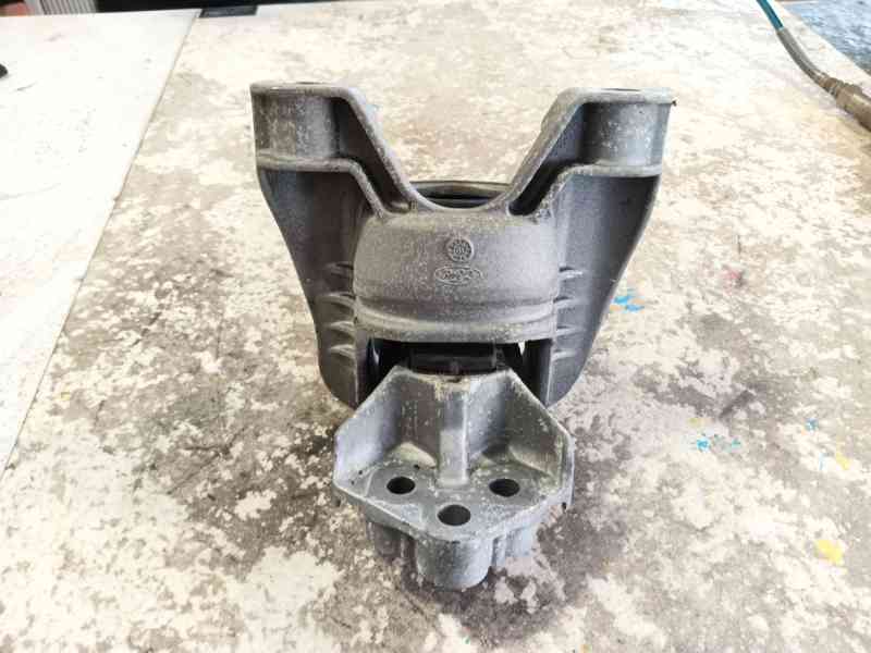 Recambio de soporte motor delantero derecho para ford fiesta vii (hj, hf) 1.5 tdci referencia OEM IAM   