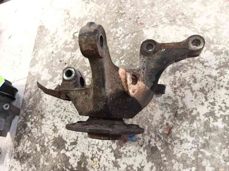 Recambio de mangueta delantera derecha para mercedes-benz vito autobús (w638) 114 2.3 (638.134, 638.194) referencia OEM IAM 6383