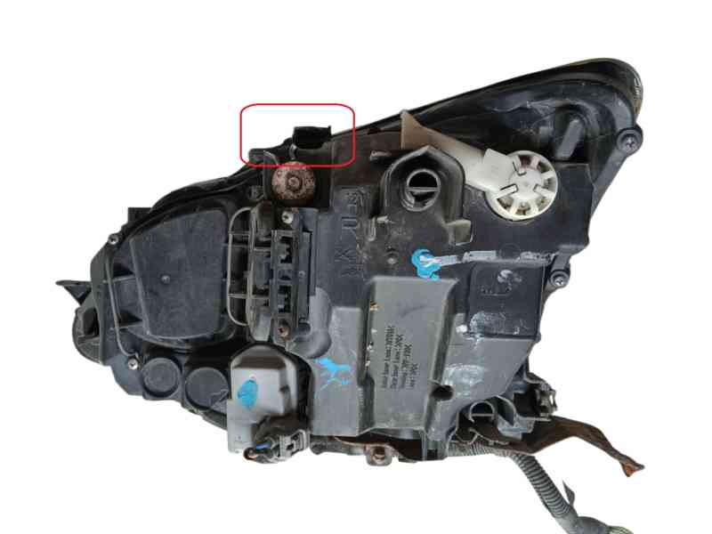 Recambio de faro derecho para lexus is ii (_e2_) 220d (ale20) referencia OEM IAM 8113053260  8113053261