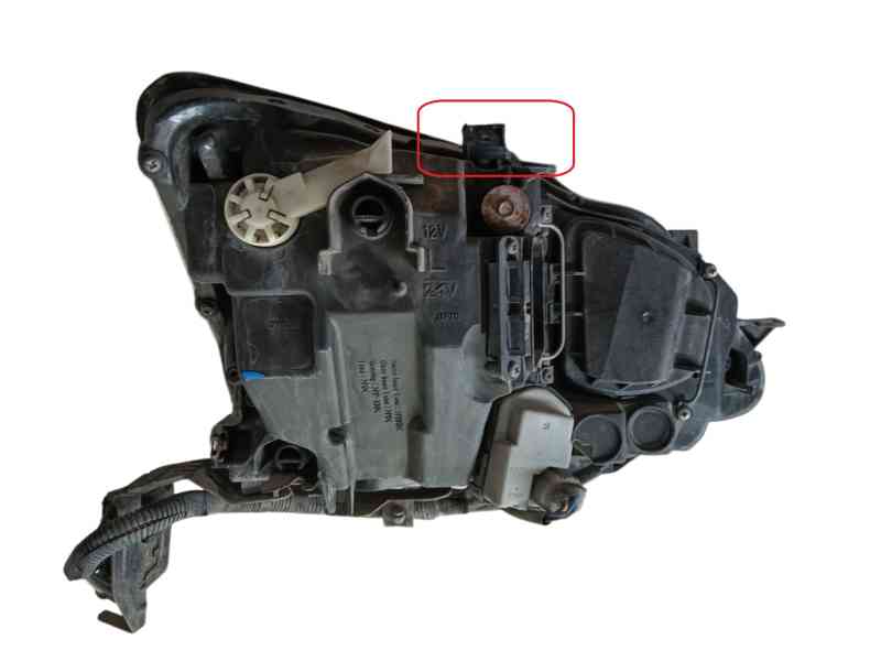 Recambio de faro izquierdo para lexus is ii (_e2_) 220d (ale20) referencia OEM IAM 8117053260  8117053261