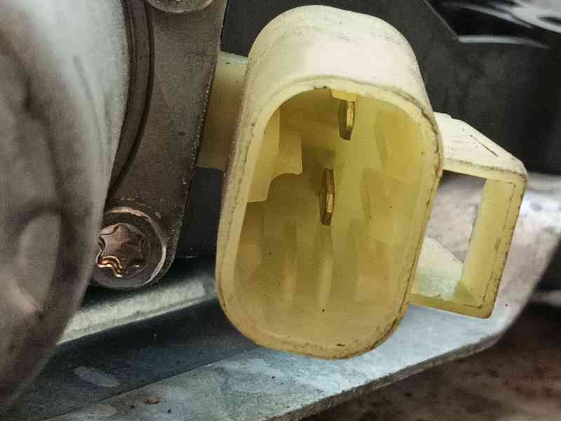 Recambio de elevalunas delantero derecho para chevrolet cruze (j300) 1.6 referencia OEM IAM 95174197  