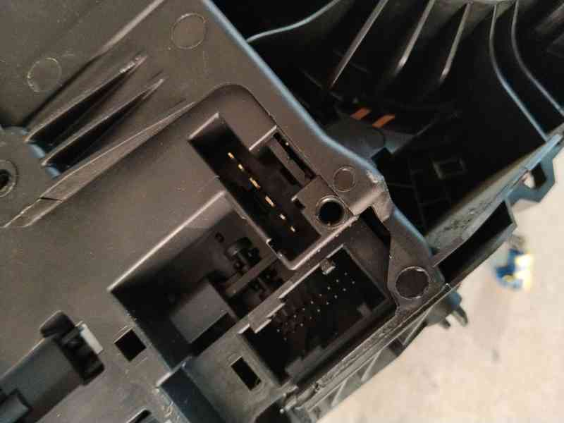 Recambio de mando multifuncion para renault clio iii (br0/1, cr0/1) 1.5 dci (br17, cr17) referencia OEM IAM  88102001257 