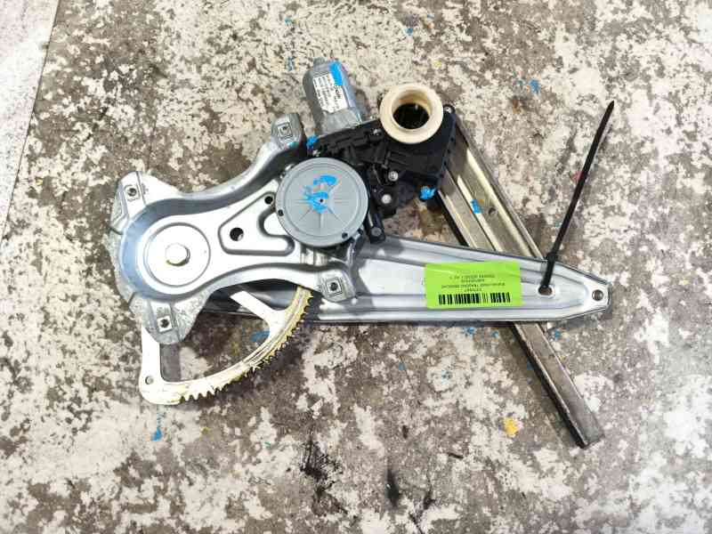 Recambio de elevalunas trasero derecho para toyota verso (_r2_) 2.0 d-4d (aur20_) referencia OEM IAM 698300F030  