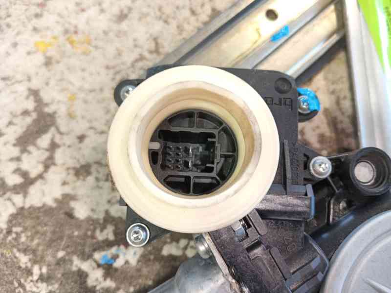 Recambio de elevalunas trasero derecho para toyota verso (_r2_) 2.0 d-4d (aur20_) referencia OEM IAM 698300F030  