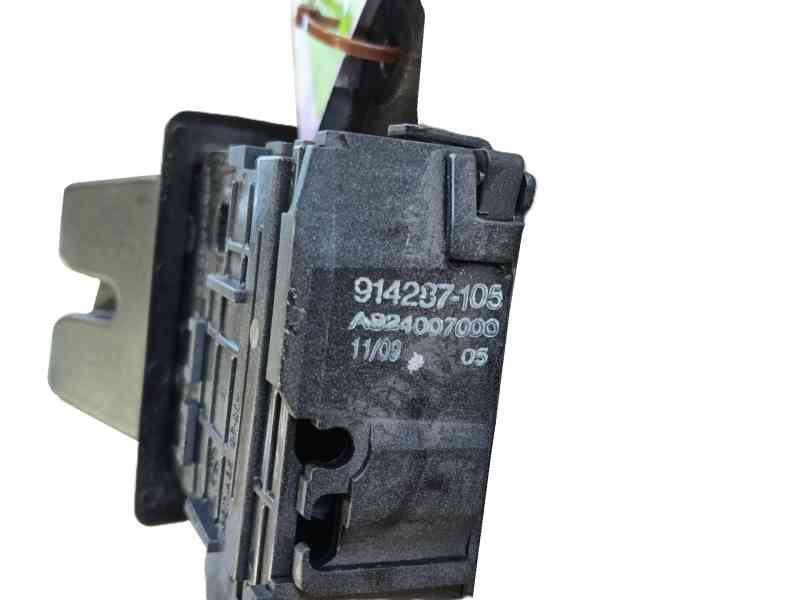 Recambio de cerradura maletero / porton para chevrolet cruze (j300) 1.6 referencia OEM IAM 13513995  
