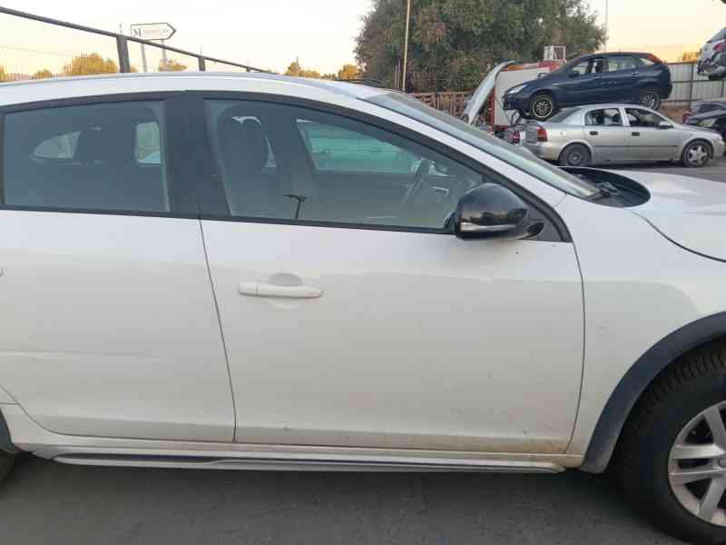 Recambio de puerta delantera derecha para volvo v60 i (155) d3 referencia OEM IAM   