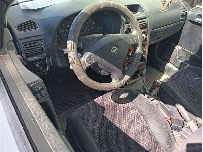 opel astra g sedán (t98) del año 2000