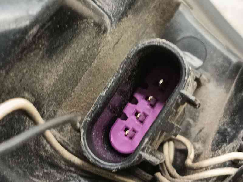 Recambio de piloto trasero izquierdo para opel adam (m13) 1.4 referencia OEM IAM 39025873  