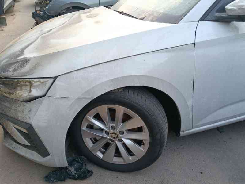 Recambio de aleta delantera izquierda para skoda scala (nw1) 1.0 tsi referencia OEM IAM 657821105  