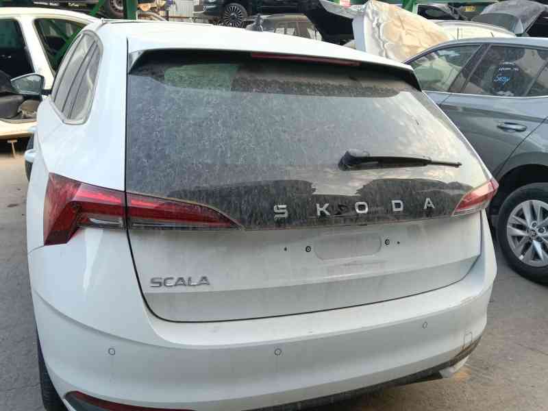 Recambio de porton trasero para skoda scala (nw1) 1.0 tsi referencia OEM IAM 657827023A  