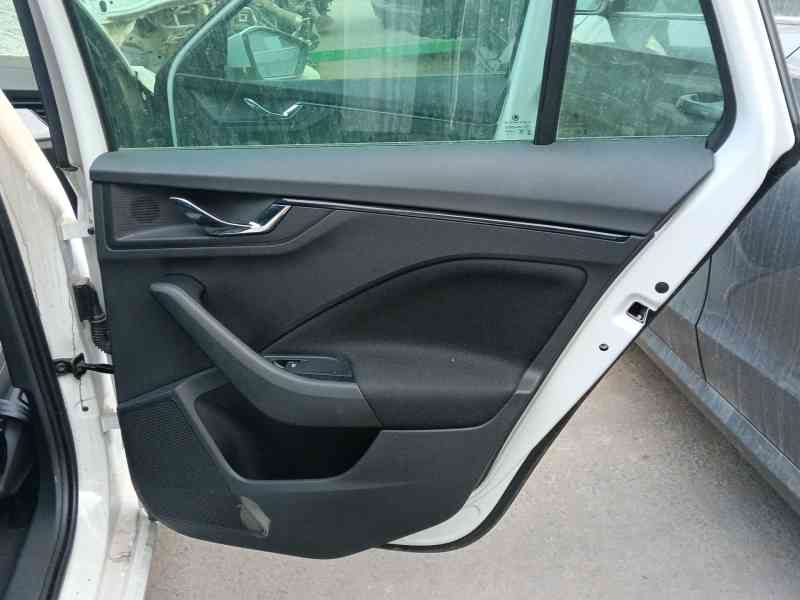 Recambio de guarnecido puerta trasera derecha para skoda scala (nw1) 1.0 tsi referencia OEM IAM   