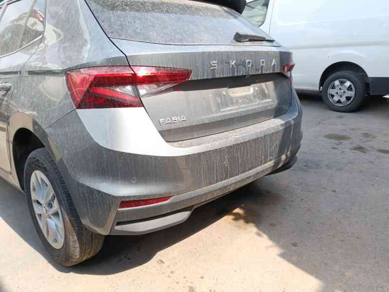 Recambio de paragolpes trasero para skoda fabia iv (pj3) 1.0 tsi referencia OEM IAM 6VE807421  