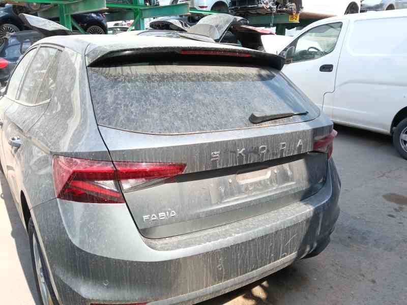Recambio de porton trasero para skoda fabia iv (pj3) 1.0 tsi referencia OEM IAM 6VE827023B  