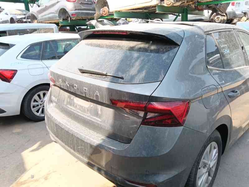 Recambio de porton trasero para skoda fabia iv (pj3) 1.0 tsi referencia OEM IAM 6VE827023B  